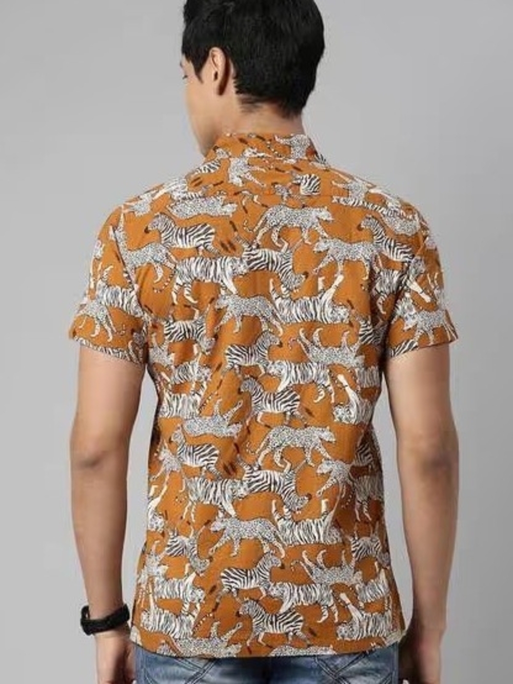 Old Navy Men's Short-Sleeve Button-Down Shirt Animal Print Men's Size Large - Picture 2 of 10